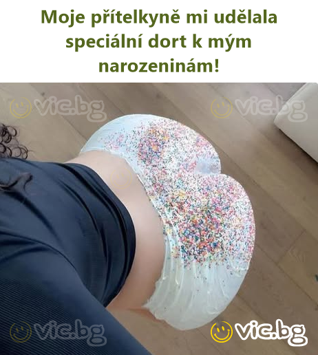 Moje přítelkyně mi udělala speciální dort k mým narozeninám!