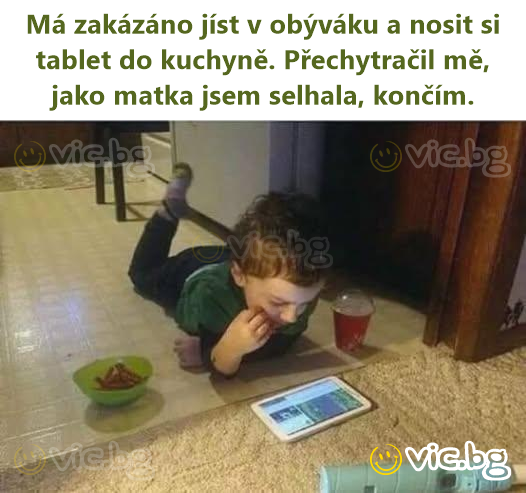 Má zakázáno jíst v obýváku a nosit si tablet do kuchyně. Přechytračil mě, jako matka jsem selhala, končím.