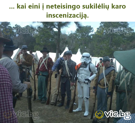 ... kai eini į neteisingo sukilėlių karo inscenizaciją.