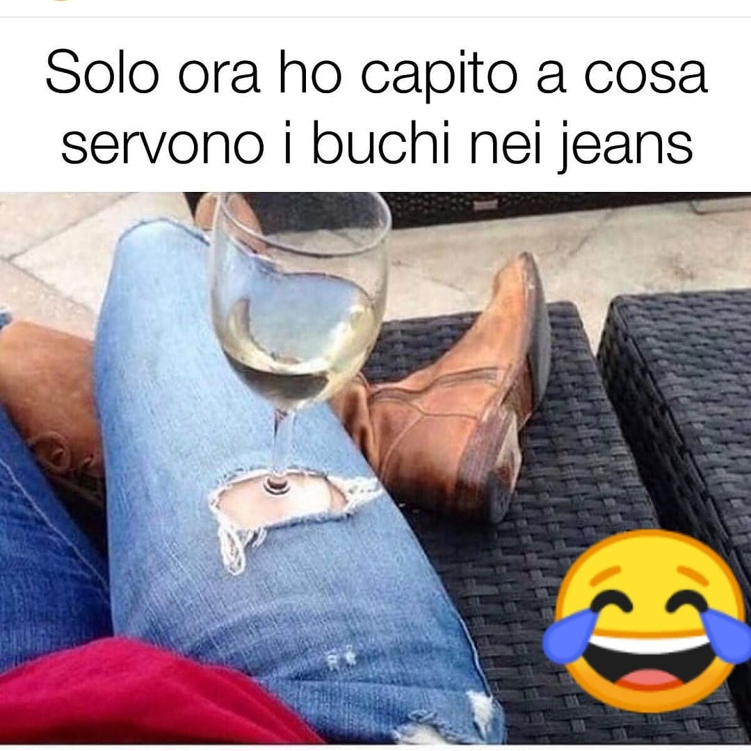 Solo ora ho capito а cosa servono i buchi nei jeans