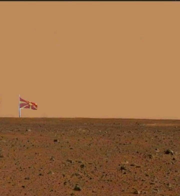 Първата снимка на марсохода...