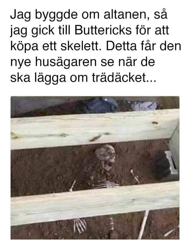 Jag byggde om altanen, sả jag gick till Buttericks för att köpa ett skelett.  Detta fär den nye husägaren se när de ska lägga om trädäcket...