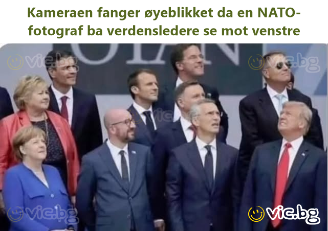Kameraen fanger øyeblikket da en NATO-fotograf ba verdensledere se mot venstre