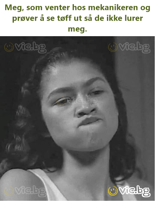 Meg, som venter hos mekanikeren og prøver å se tøff ut så de ikke lurer meg.